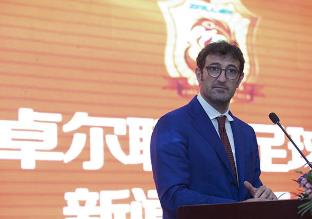 Dopo aver allenato il Wuhan Zall in Cina, Ferrara è tornato a fare il talent per Mediaset Premium.