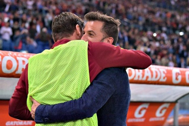 Totti e Del Piero, l'abbraccio tra campioni all'Olimpico