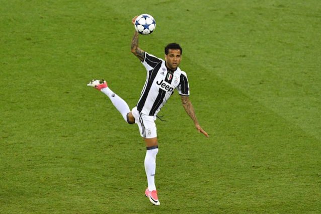Dani Alves sbotta su twitter: Dani Alves sbotta su twitter: