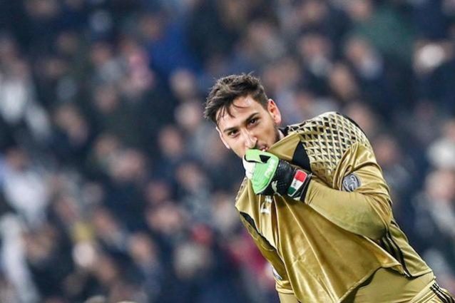 Donnarumma dal bacio alla maglia all'addio al Milan