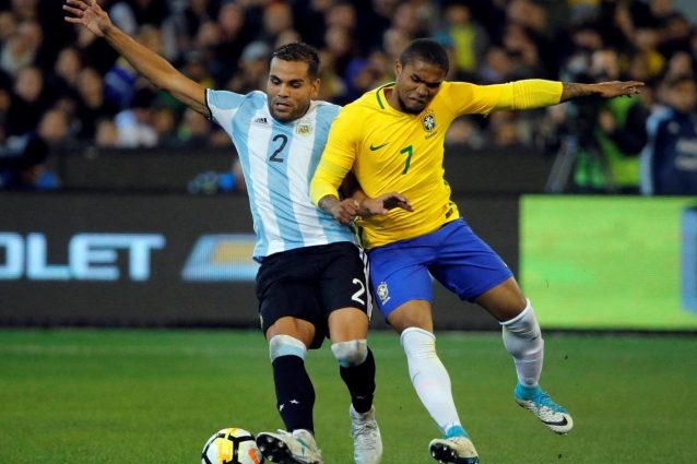 Douglas Costa, sì alla Juve: le ultime notizie di calciomercato