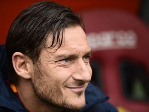 Roma, Totti si è convinto: accetterà l'incarico da dirigente