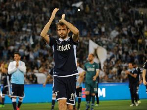 Lazio, spavento per Lulic: frattura allo zigomo e almeno tre settimane di riposo