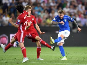 Bernardeschi, Mourinho sfida Inter e Juventus per l'attaccante viola