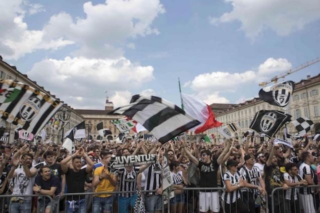Torino, Piazza San Carlo si colora di bianconero