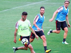 Milan, Abate come Davids: il difensore in campo con occhialini protettivi