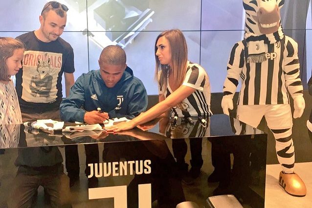 Juventus, Douglas Costa si presenta: "Con Higuain vinciamo la Champions"