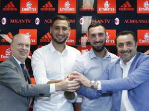 I fratelli Donnarumma, con Fassone e Mirabelli – Fonte: Facebook Ac Milan
