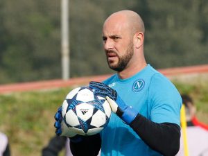 Il Napoli si raduna: Hamsik il primo, Reina col broncio. Leandrinho, chi sei?