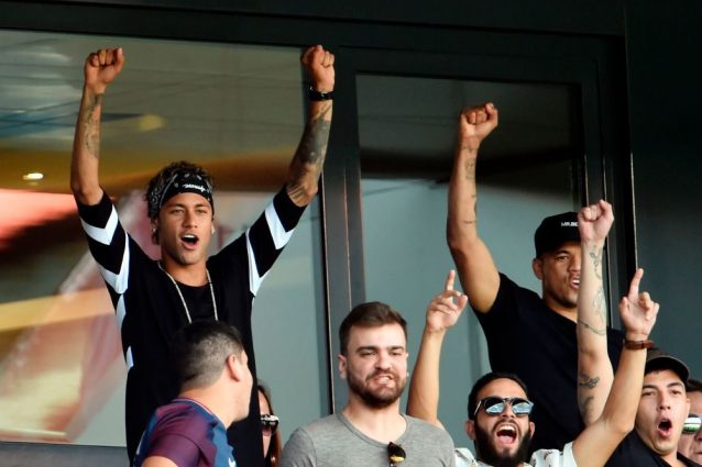Barcellona, ultimo sgarbo a Neymar: non concede il transfer al Psg, esordio rimandato