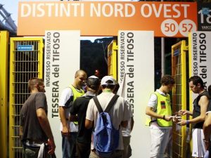 Dietrofront di Figc e Coni: la tessera del tifoso va in pensione