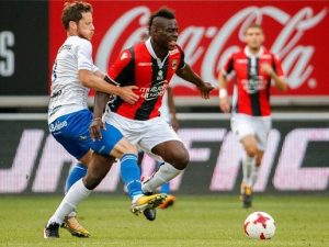 Nizza, Balotelli in dubbio per Napoli. Favre: "Ha un problema al ginocchio"