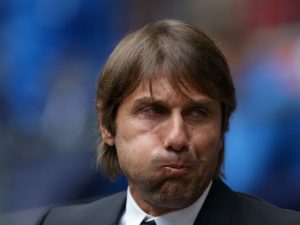 Antonio Conte, tecnico del Chelsea, rischia il licenziamento