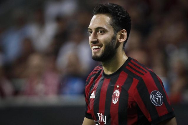 Milan, i numeri di maglia 2017-2018: il 10 a Calhanoglu, Bonucci avrà il 19 e Biglia il 21