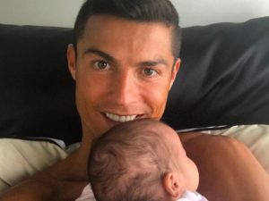 Cristiano Ronaldo, gioia "social" per la figlia Eva: "Mi sento benedetto"