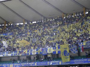 Verona, bufera sui tifosi dell'Hellas: urlano "scimmia" ai giocatori del Napoli