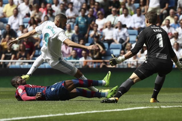 Real Madrid, infortunio e un mese di stop per Benzema