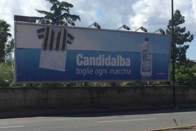 Napoli, lo sfotto’ alla Juve: la candeggina smacchia bianconeri