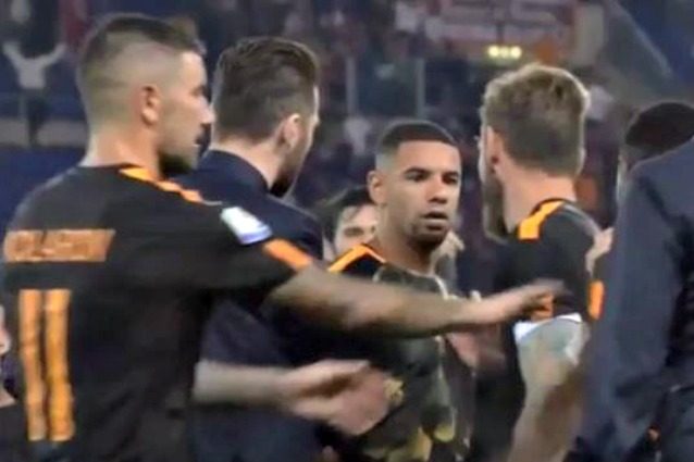 Roma, lite Peres-Gerson: spintoni tra i due brasiliani a fine partita