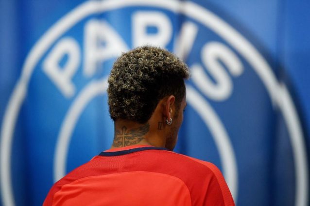 Cavani rifiuta l'offerta di 1 milione per lasciare i rigori a Neymar Cavani rifiuta l'offerta di 1 milione per lasciare i rigori a Neymar