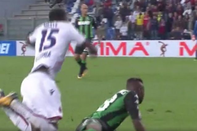 Primo giallo del match per Adjapong