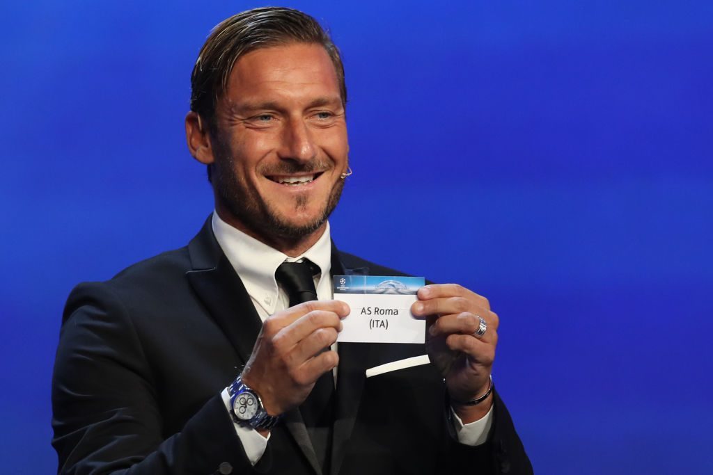 Totti, troppe assenze: l'ex capitano della Roma interrompe il corso da allenatore