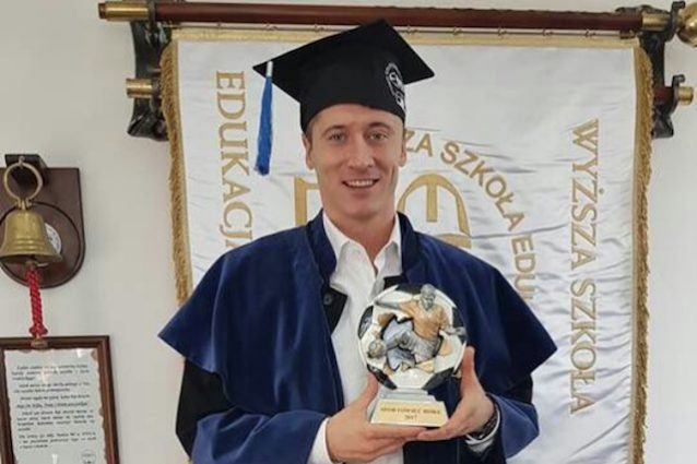 Lewandowski laureato presso la "Wyzsza Szkola Edukacja w Sporcie" di Varsavia