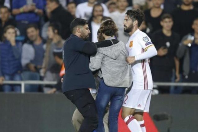 L'aggressore di Isco (foto Twitter @20minutes)