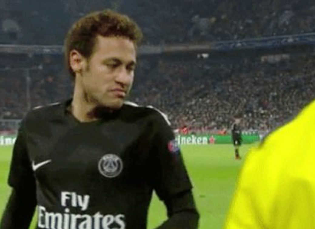La reazione stizzita di Neymar