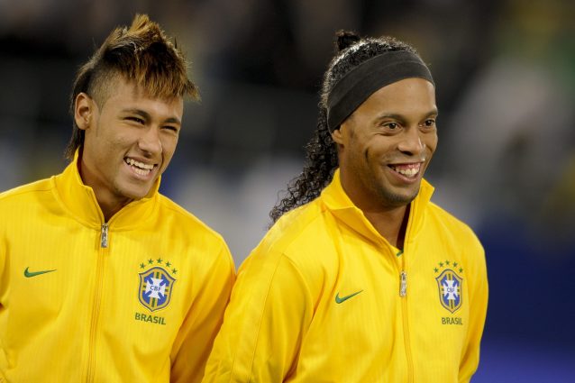 Brasile, Ronaldinho appende le scarpe al chiodo Brasile, Ronaldinho appende le scarpe al chiodo