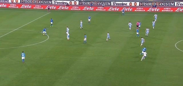 il preciso lancio di Jorginho per il gol del momentaneo pari di Callejon