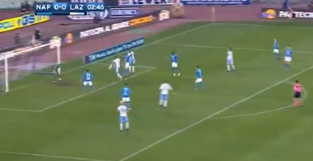 il piazzamento difensivo del Napoli contro la Lazio nell’occasione del gol del vantaggio biancoceleste