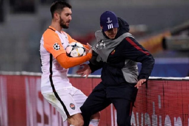 Ferreyra si scusa con il raccattapalle: Ferreyra si scusa con il raccattapalle: