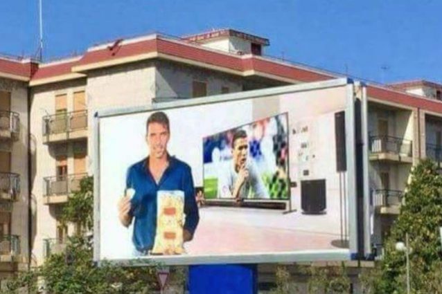 Uno dei manifesti sfottò per Buffon, affissi a Corato