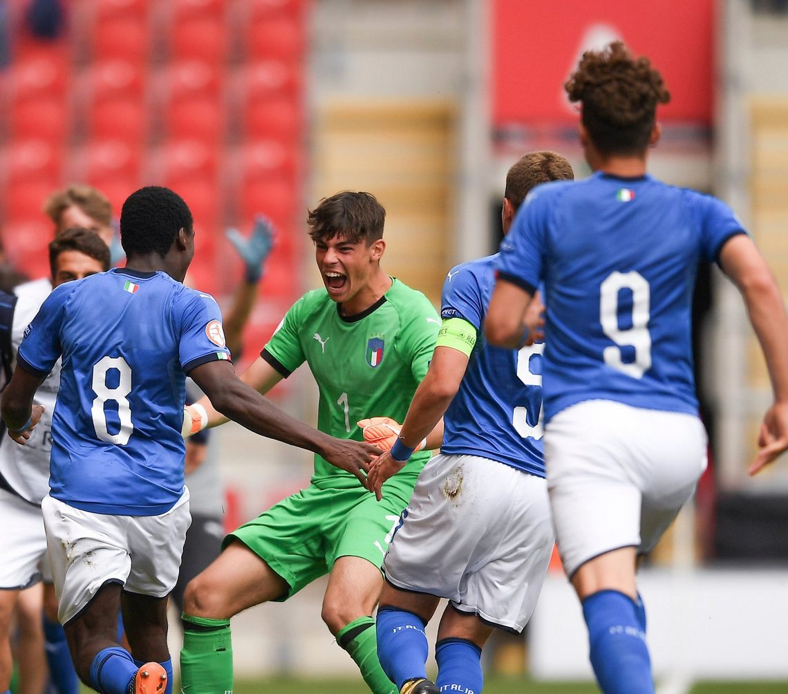 La gioia dell’Under 17, che si qualifica per la finale dell’Europeo.
