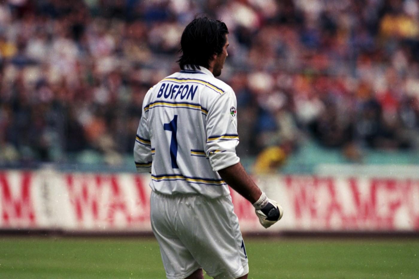Un giovanissimo Buffon, ad inizio carriera ai tempi del Parma