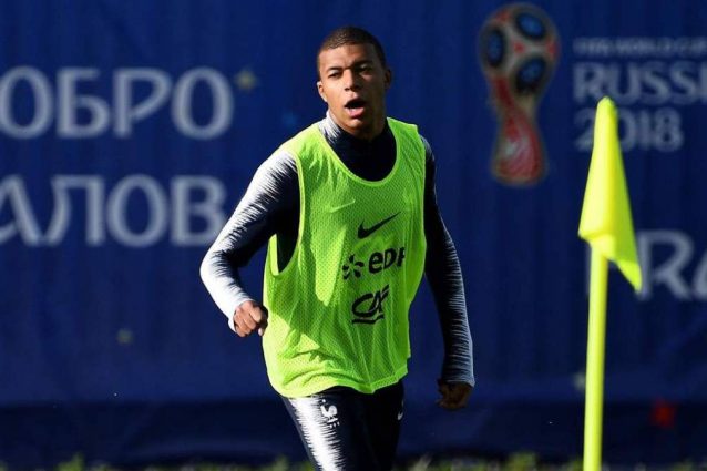 Francia, Mbappé ko: rischia di saltare la gara d'esordio