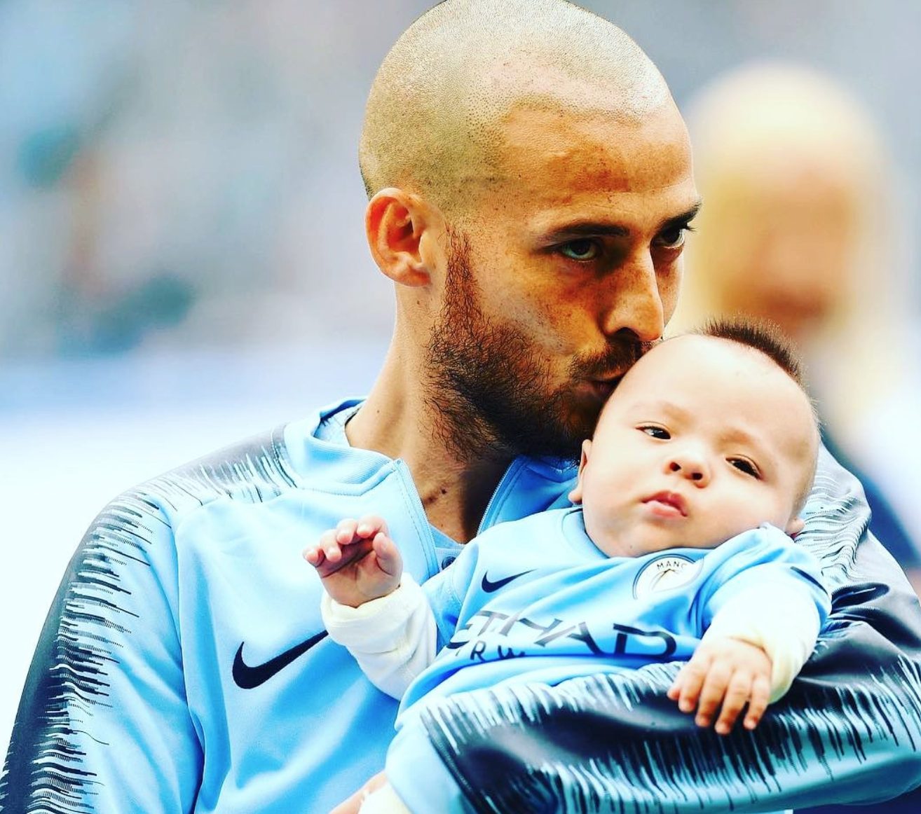 David Silva Giornata Memorabile In Campo Con Il Piccolo Mateo E Un Gol Da Favola David Silva Giornata Memorabile In Campo Con Il Piccolo Mateo E Un Gol Da Favola