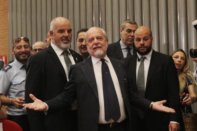 Tensione al San Paolo, pronta contestazione a De Laurentiis
