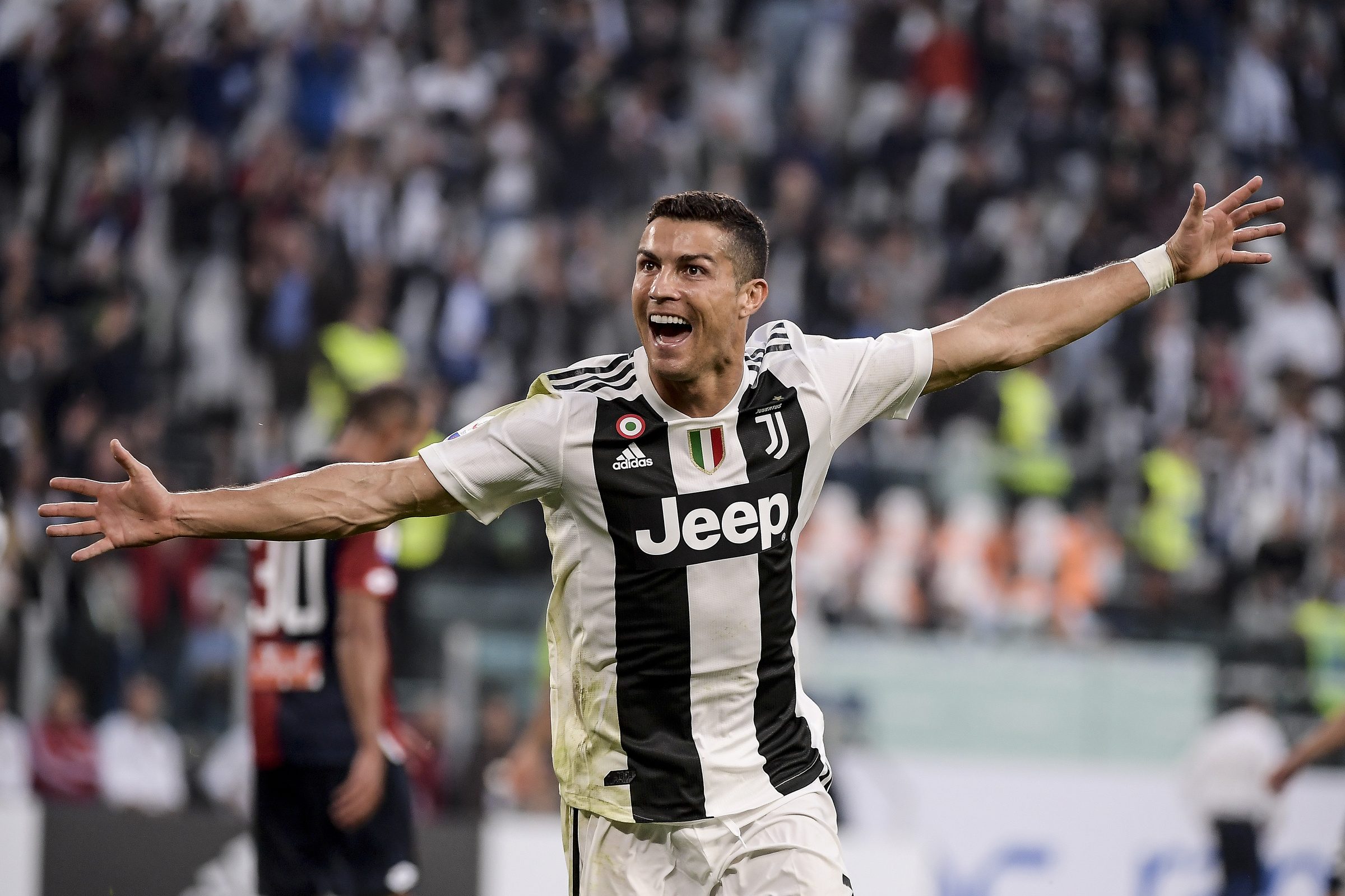Juventus Sorride Solo Cristiano Ronaldo Il Primo Con 400 Gol Nei 5 Juventus Sorride Solo Cristiano Ronaldo Il Primo Con 400 Gol Nei 5