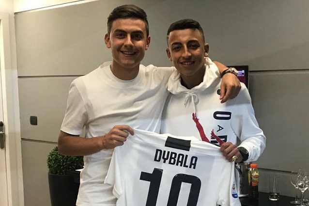 Juventus, Dybala incontra Ramy e gli regala la maglia: Per me è un onore
