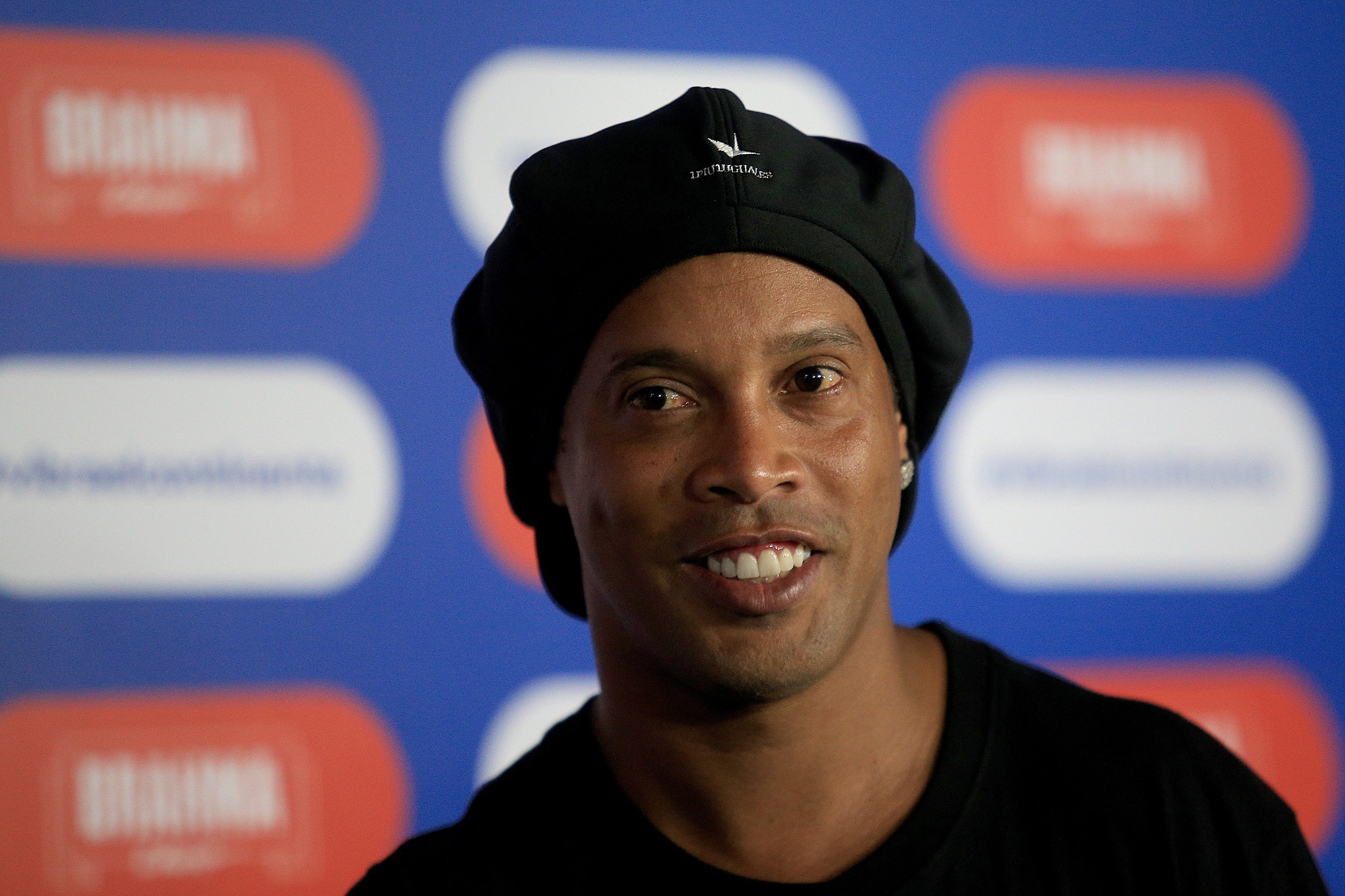 Ronaldinho paga quasi un milione e mezzo per riavere il passaporto