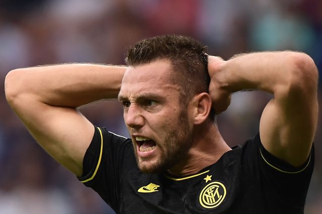 Perché i tifosi della Lazio fischiano Stefan De Vrij?