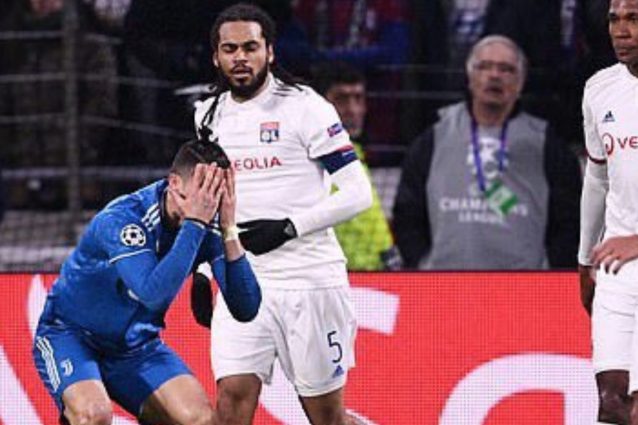 Lione-Juve, la moviola: i bianconeri chiedono due rigori, gol annullato a Dybala